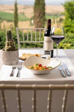 Breakfast, lunch, dinner served; Italian cuisine, pool views 