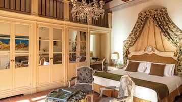 Premium Suite | Minibar, in-room safe, desk, free WiFi