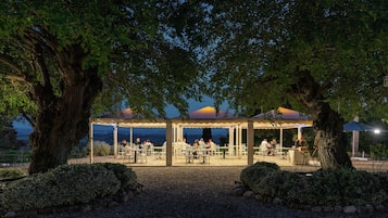 Breakfast, lunch, dinner served; Italian cuisine, pool views