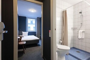 Shower, hair dryer - Hotel Maritime (Copenhagen)