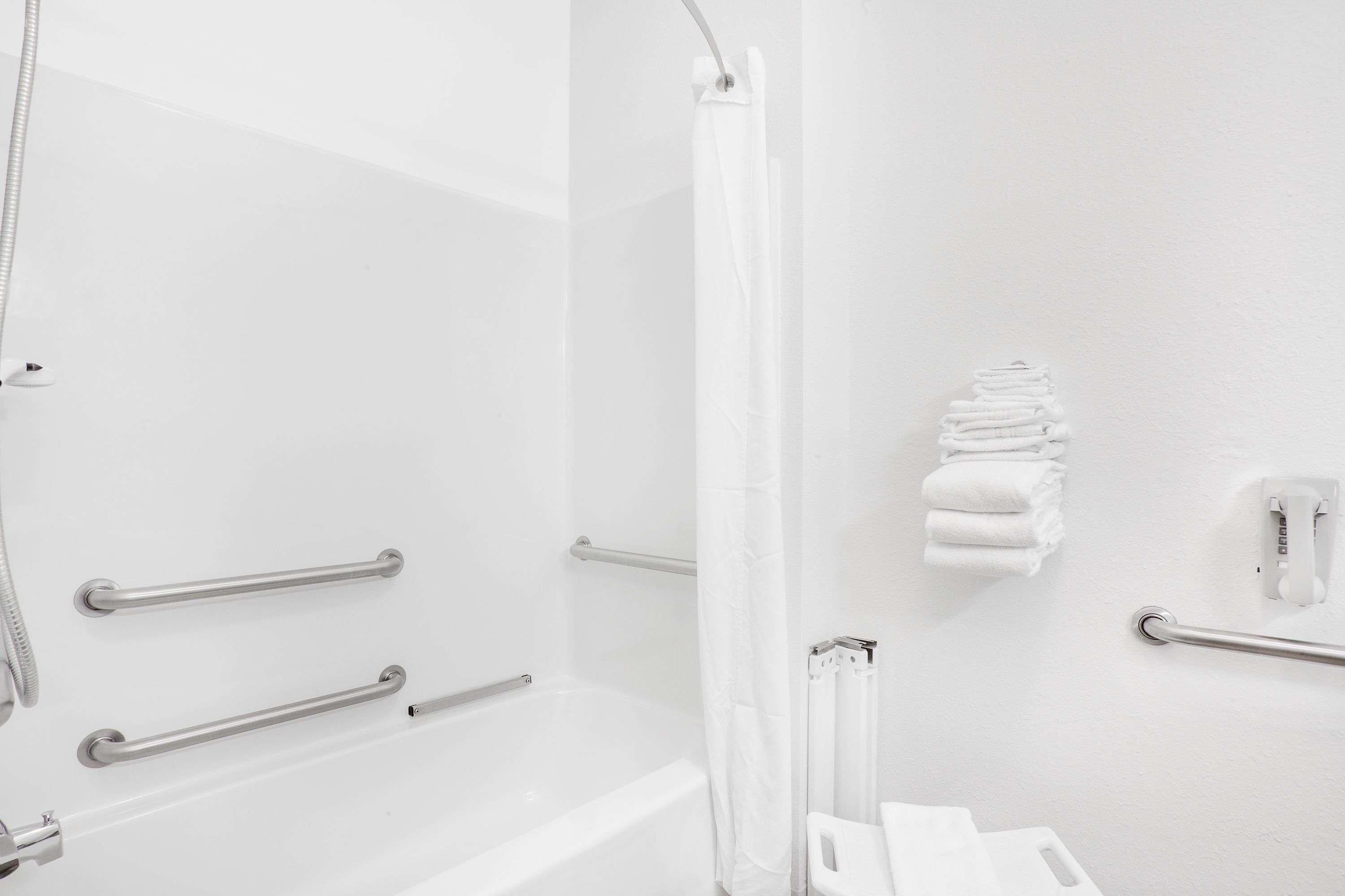 free toiletries, towels