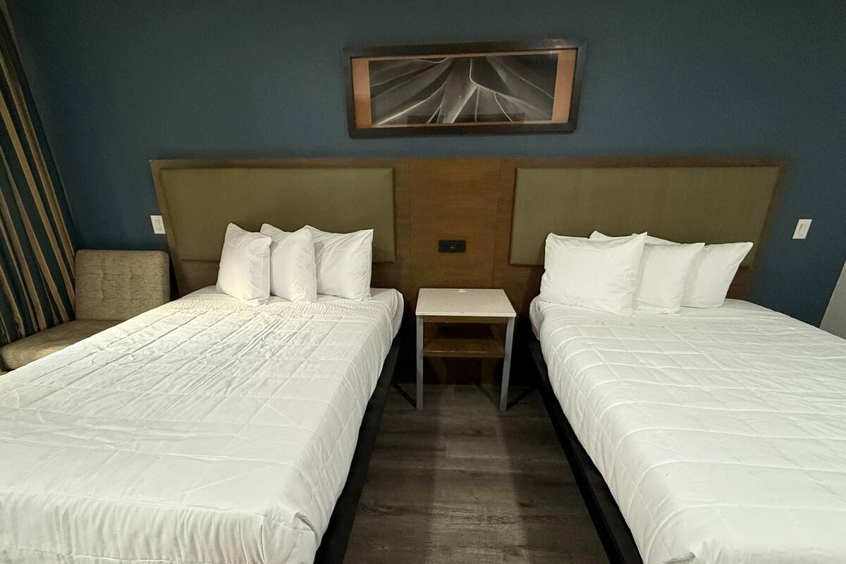Rum - 2 queensize-sängar - icke-rökare | Skrivbord och gratis wi-fi