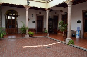Terrace/patio - Howard Johnson Calle Real Morelia (Morelia)