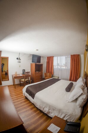 Executive Room, 1 King Bed, Non Smoking | In-room safe, iron/ironing board, rollaway beds, free WiFi