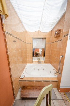 Private spa tub - Howard Johnson Calle Real Morelia (Morelia)