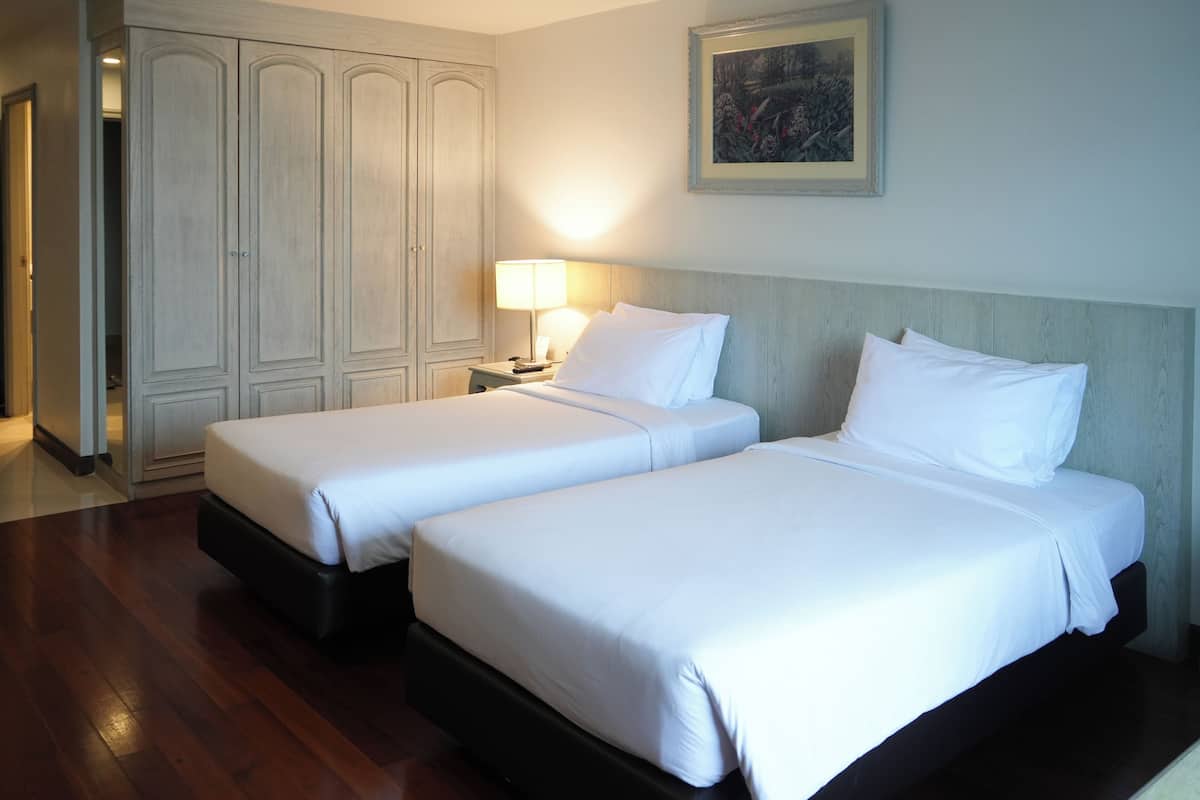 Deluxe B Room | 1 bedroom, premium bedding, minibar, in-room safe