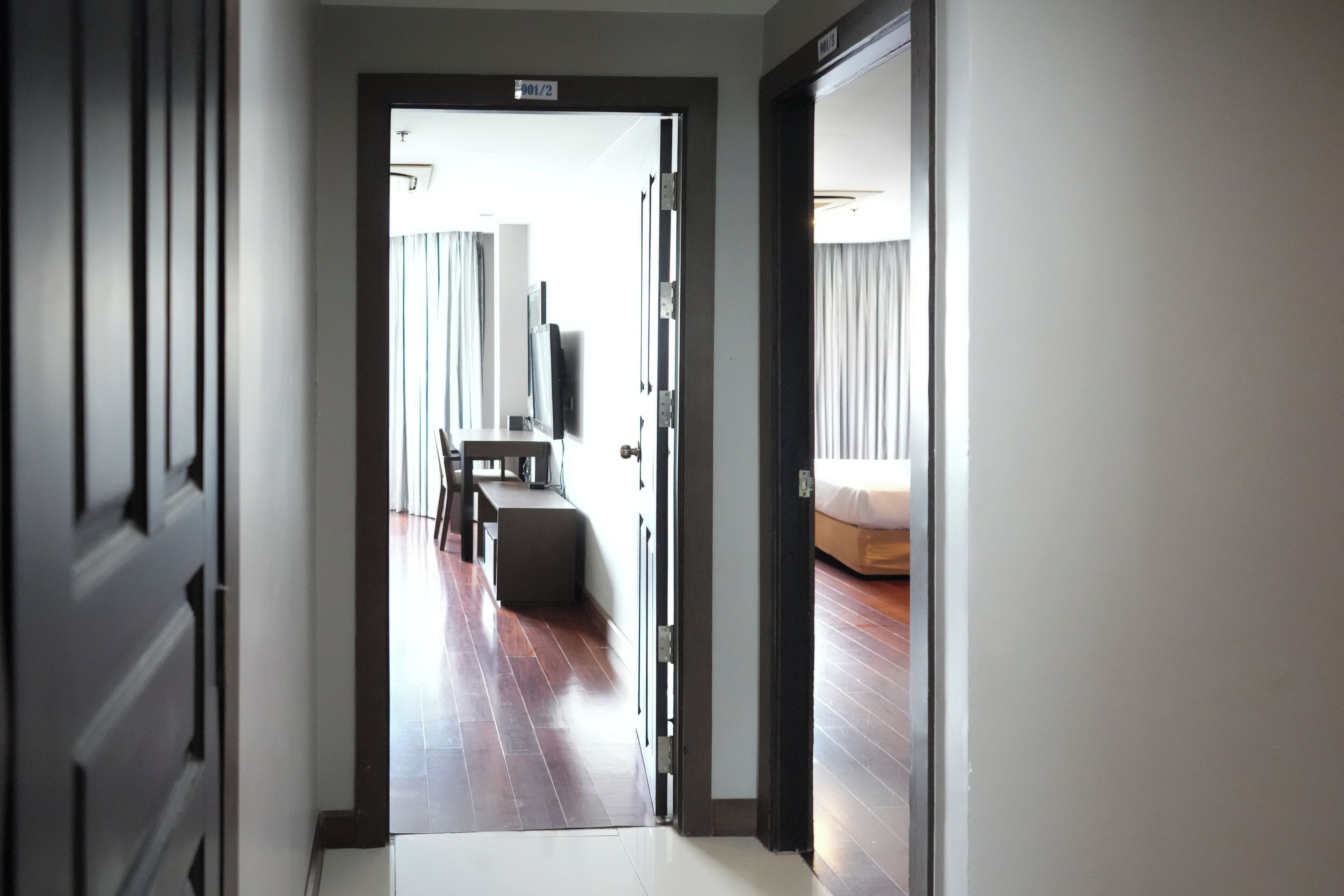 Suíte, 3 quartos | 1 quarto, roupas de cama premium, frigobar, cofres nos quartos