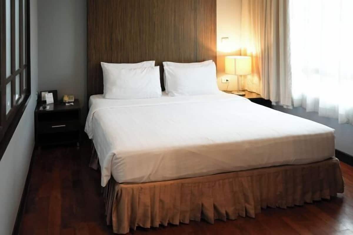 1 bedroom, premium bedding, minibar, in-room safe