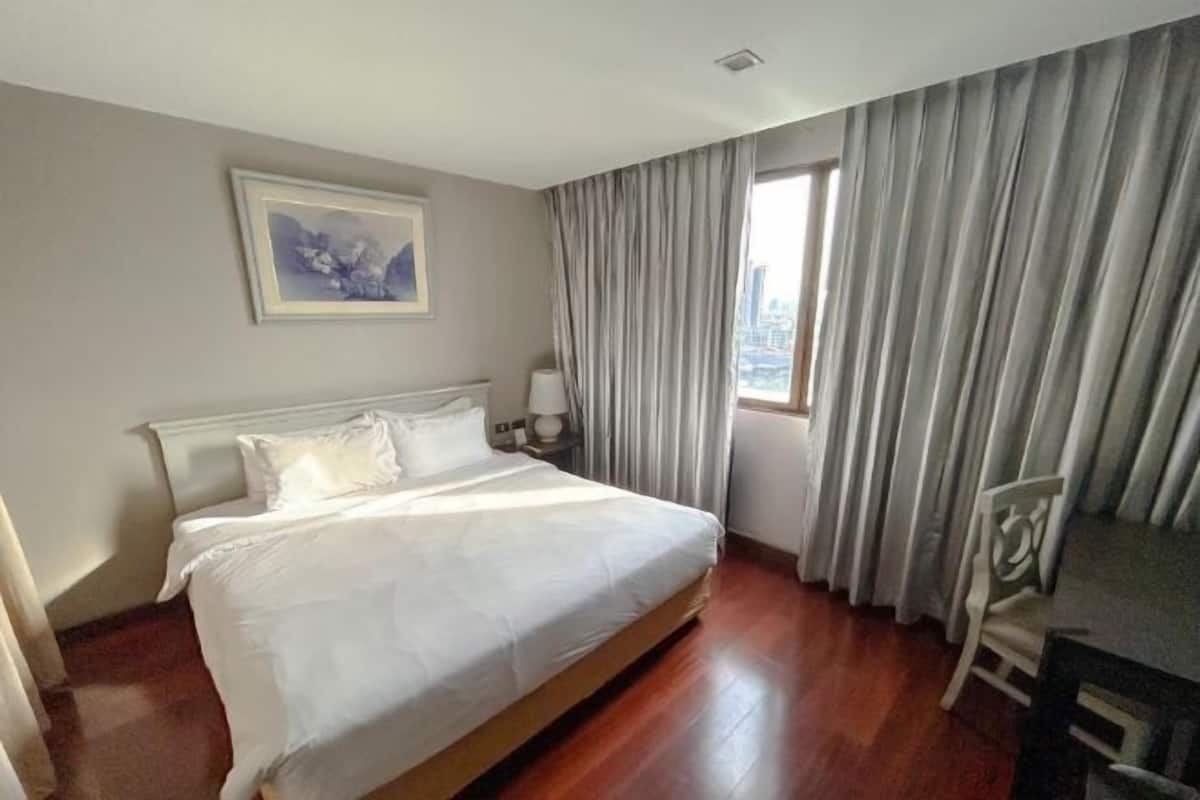 1 bedroom, premium bedding, minibar, in-room safe