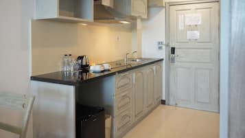 Deluxe B Room | Private kitchenette | Fridge, stovetop, coffee/tea maker