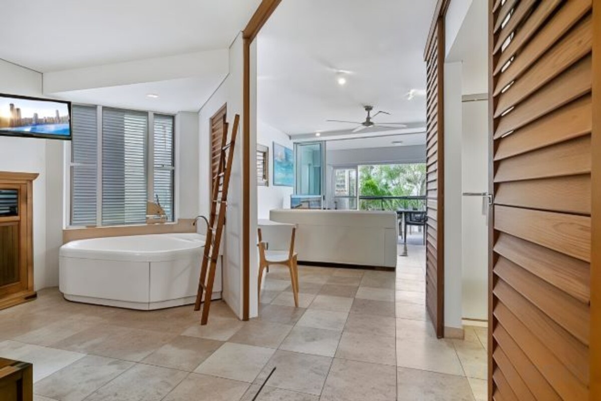 Deluxe One Bedroom Suite
