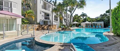 3 outdoor pools, sun loungers