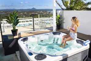 A hot tub on a balcony with a view of a pool and mountains in the distance. - Noosa Blue Resort (Noosa Heads)