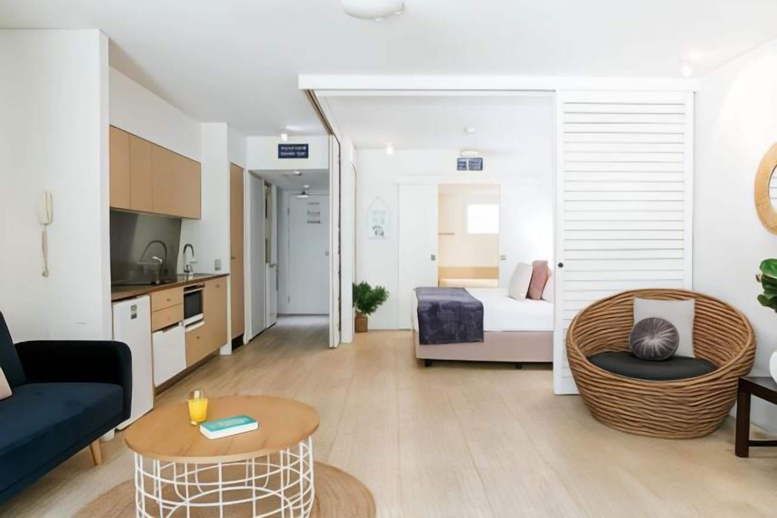 Premium bedding, iron/ironing board, free WiFi, individually decorated