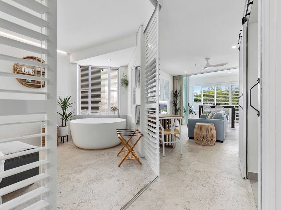 Penthouse 402 | Premium bedding, individually decorated, individually furnished