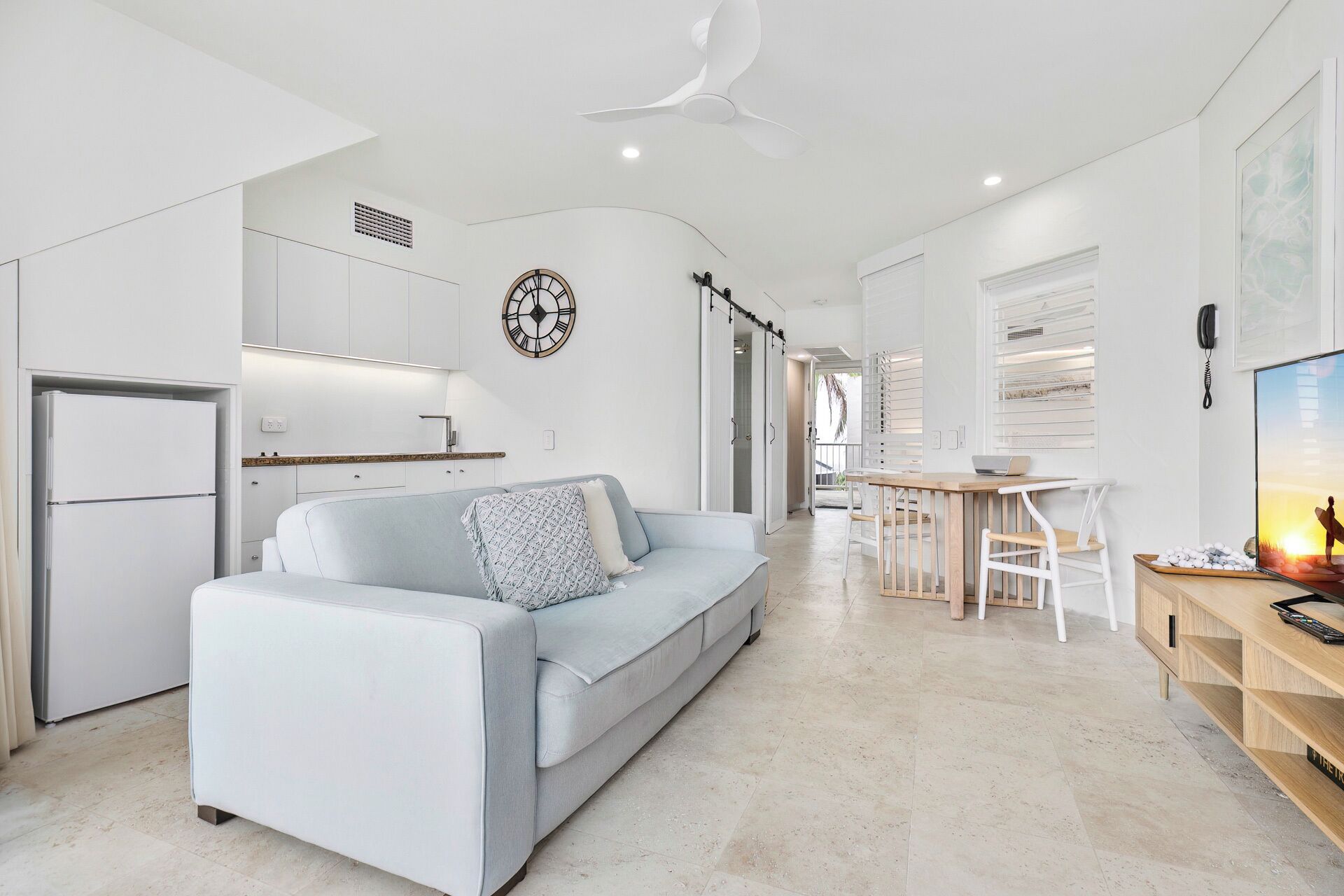 Penthouse 402 | Premium bedding, individually decorated, individually furnished