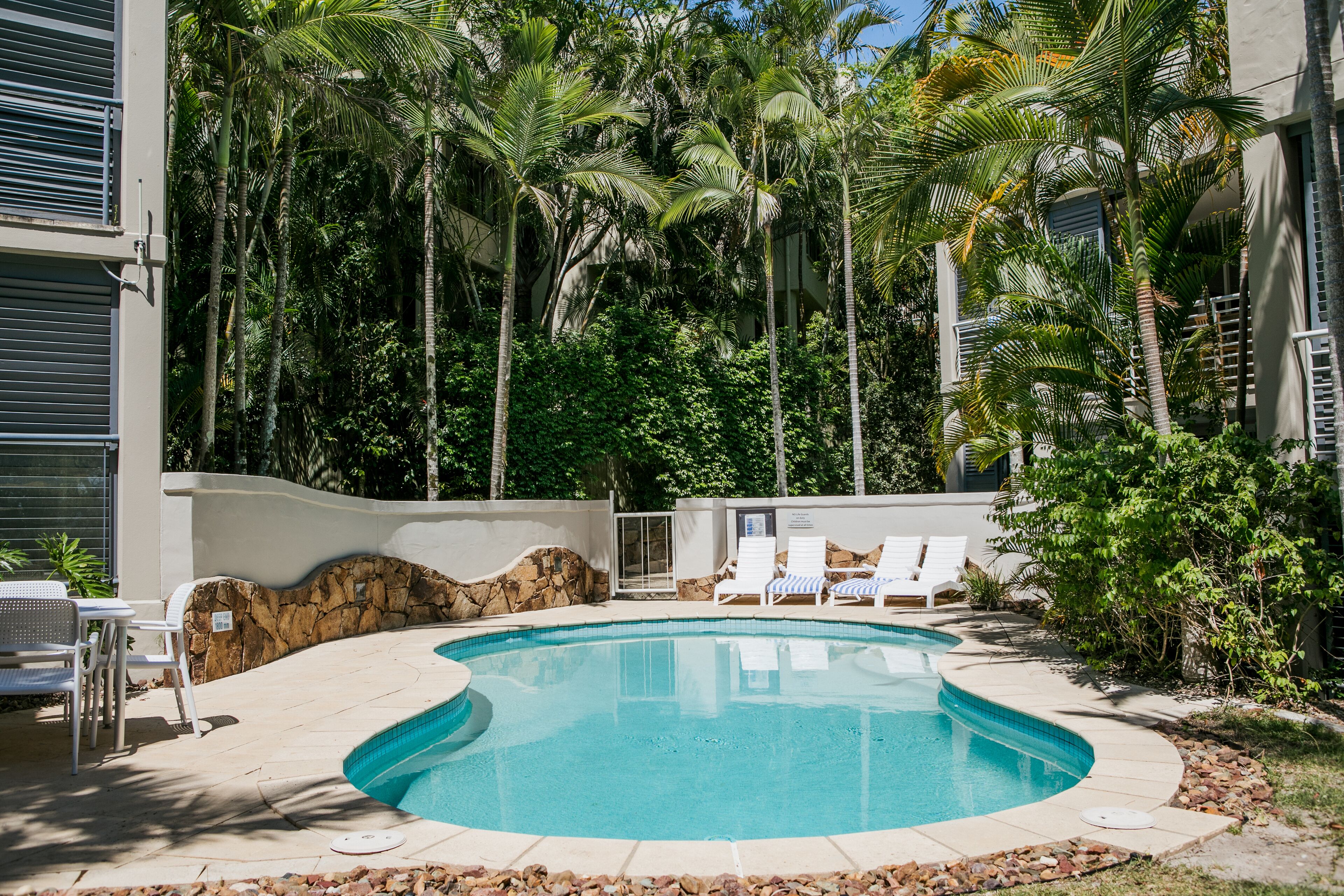 Oasis Suite | Vista para o pátio