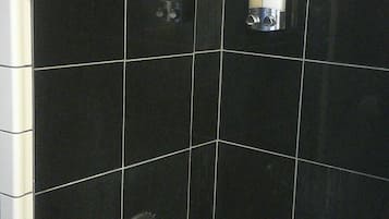 Deluxe Triple Room, Ensuite (Petunia) | Bathroom