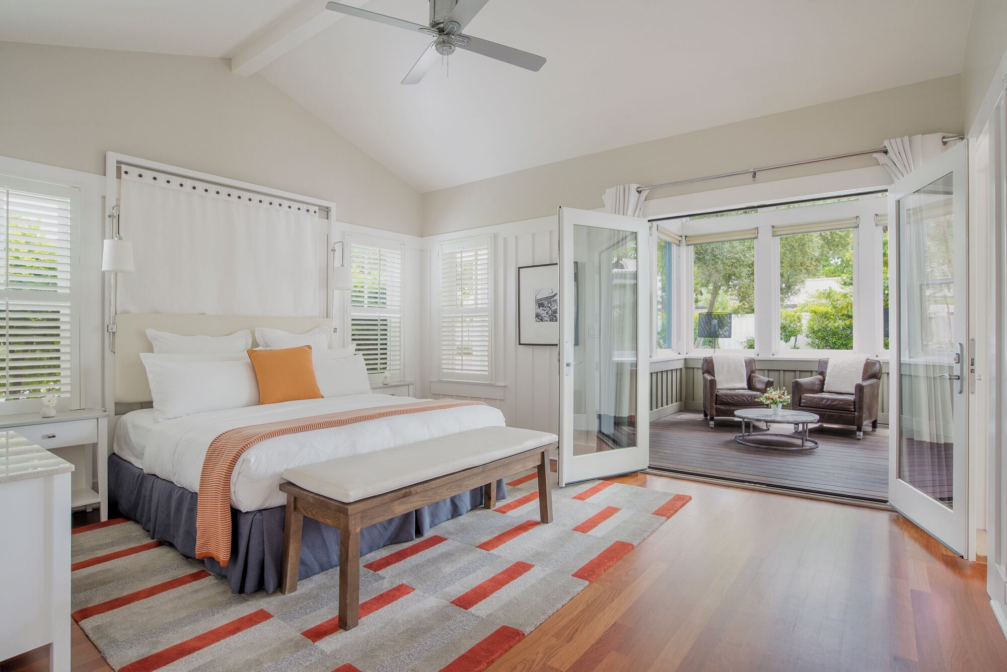 ملاءات إيطالية من طراز فريتي وأغطية فراش متميزة وأسرّة بطبقة علوية مريحة