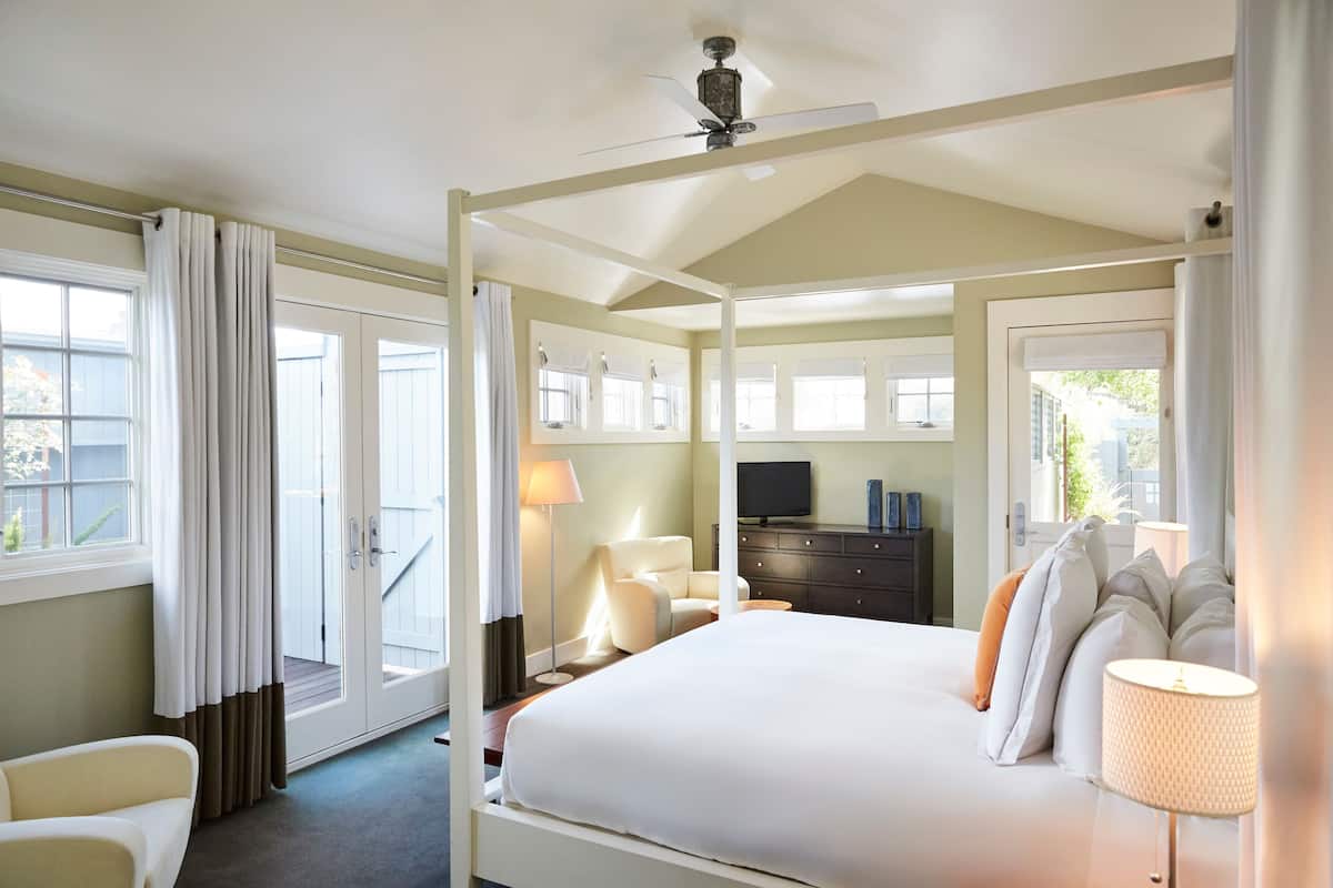 Frette Italian sheets, premium bedding, pillowtop beds, minibar