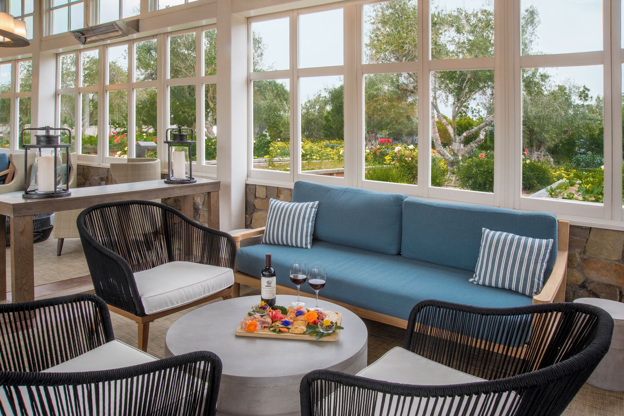 3 restaurants, breakfast, lunch, dinner served; American cuisine 