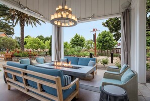 3 restaurants, breakfast, lunch, dinner served; American cuisine - Carneros Resort and Spa (Napa)