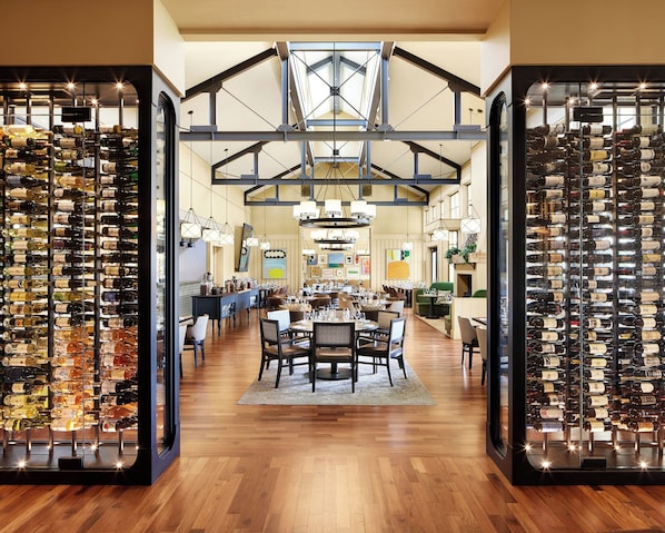 3 restaurants; breakfast, lunch, dinner, and brunch served