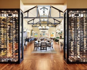 3 restaurants, breakfast, lunch, dinner served; American cuisine