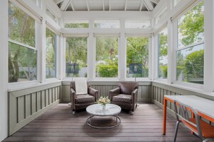 Frette Italian sheets, premium bedding, pillowtop beds, minibar