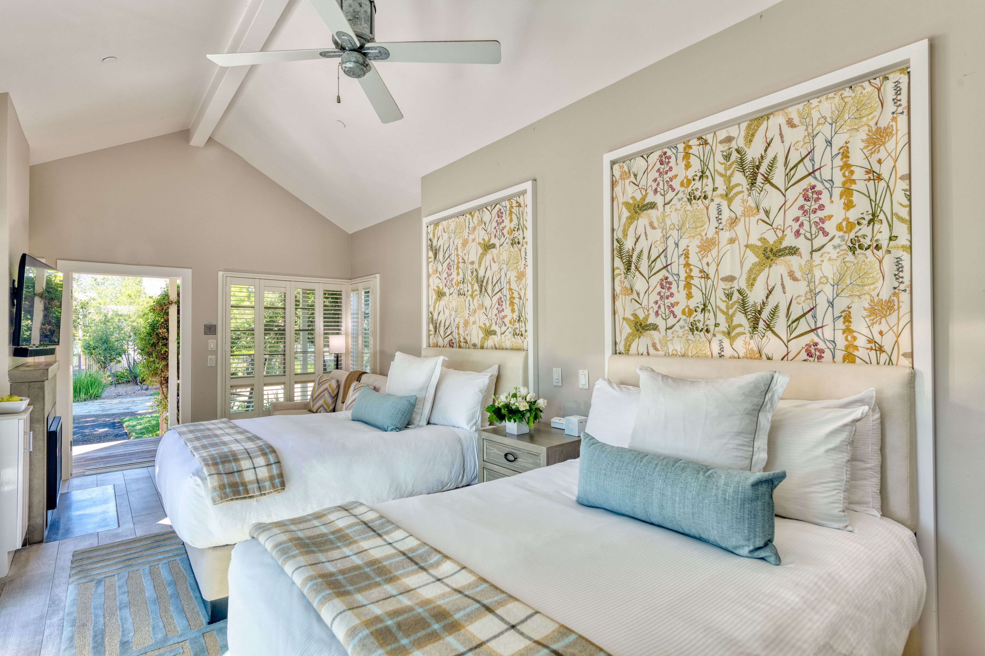 Frette Italian sheets, premium bedding, pillowtop beds, minibar