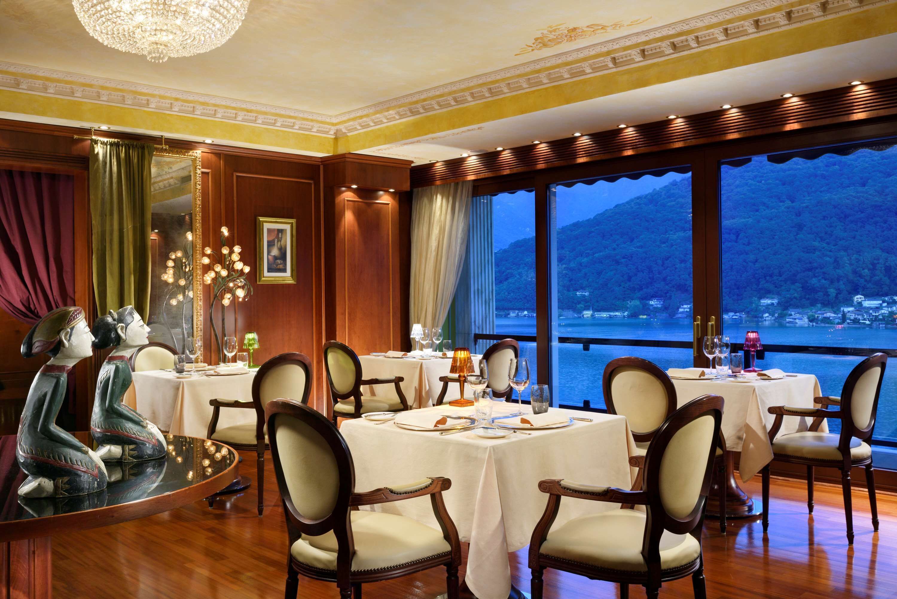 2 restaurants; breakfast, lunch and dinner served 
