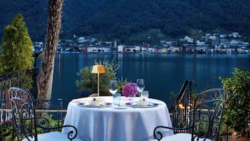 2 restaurants, breakfast served