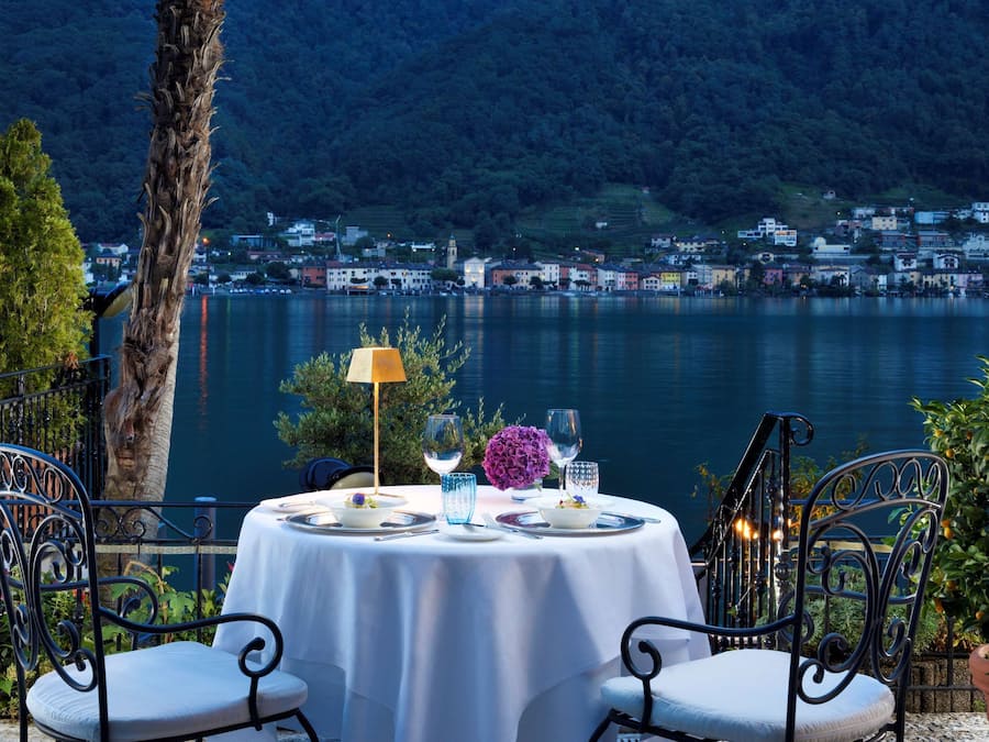 2 restoran, melayani sarapan