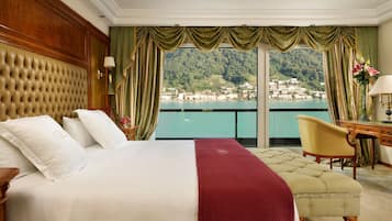 Deluxe Double or Twin Room, Balcony, Lake View | Minibar, in-room safe, desk, blackout drapes