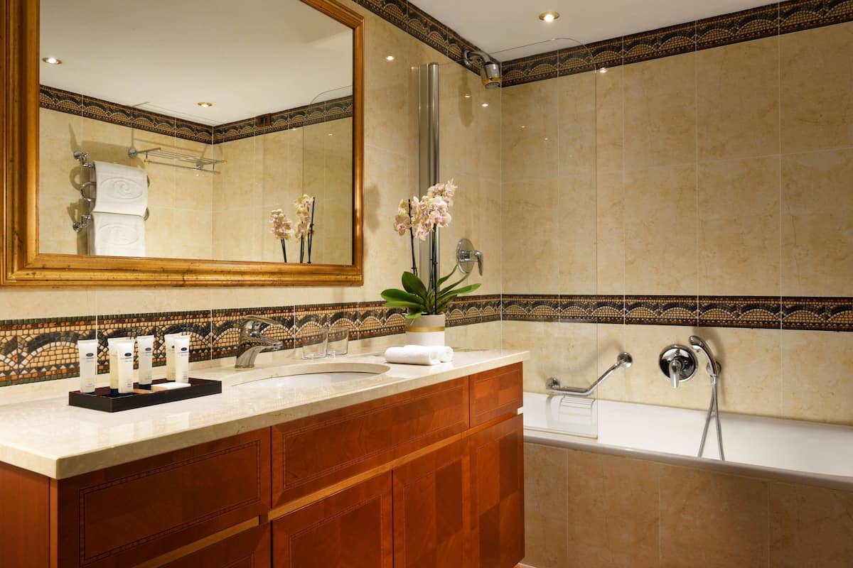 1 bedroom, minibar, in-room safe, desk