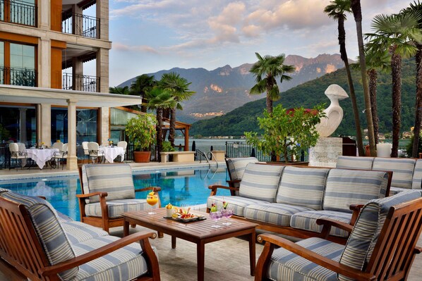 Alberca techada y alberca al aire libre por temporada