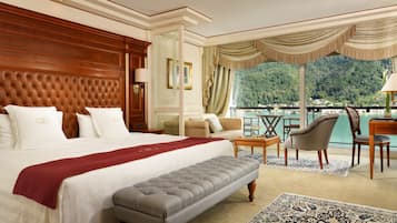 Habitación Deluxe con 1 cama doble o 2 individuales, balcón, vistas al lago | Minibar, caja fuerte, escritorio y cortinas opacas