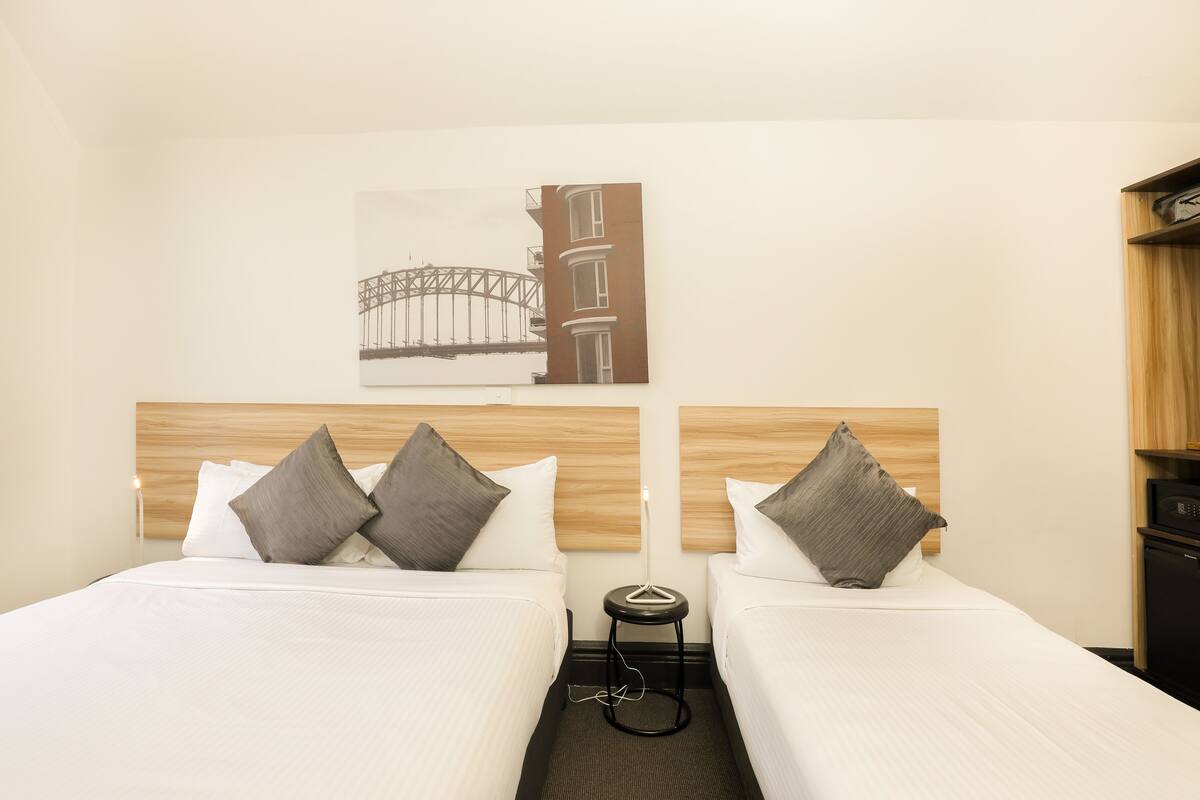 triple room with shared bathroom  | in-room safe, desk, free wifi, bed sheets