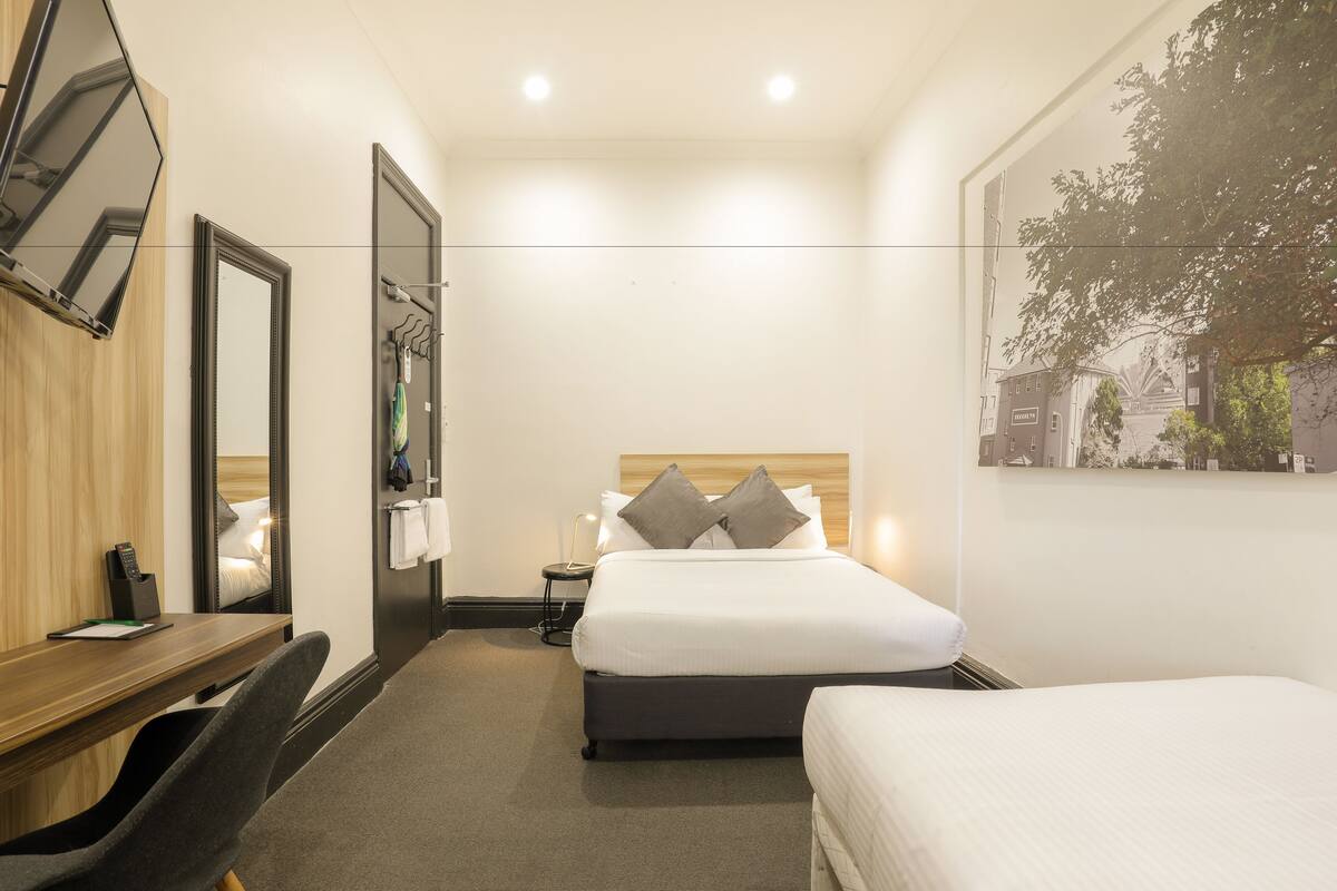 budget family room with shared bathroom | in-room safe, desk, free wifi, bed sheets