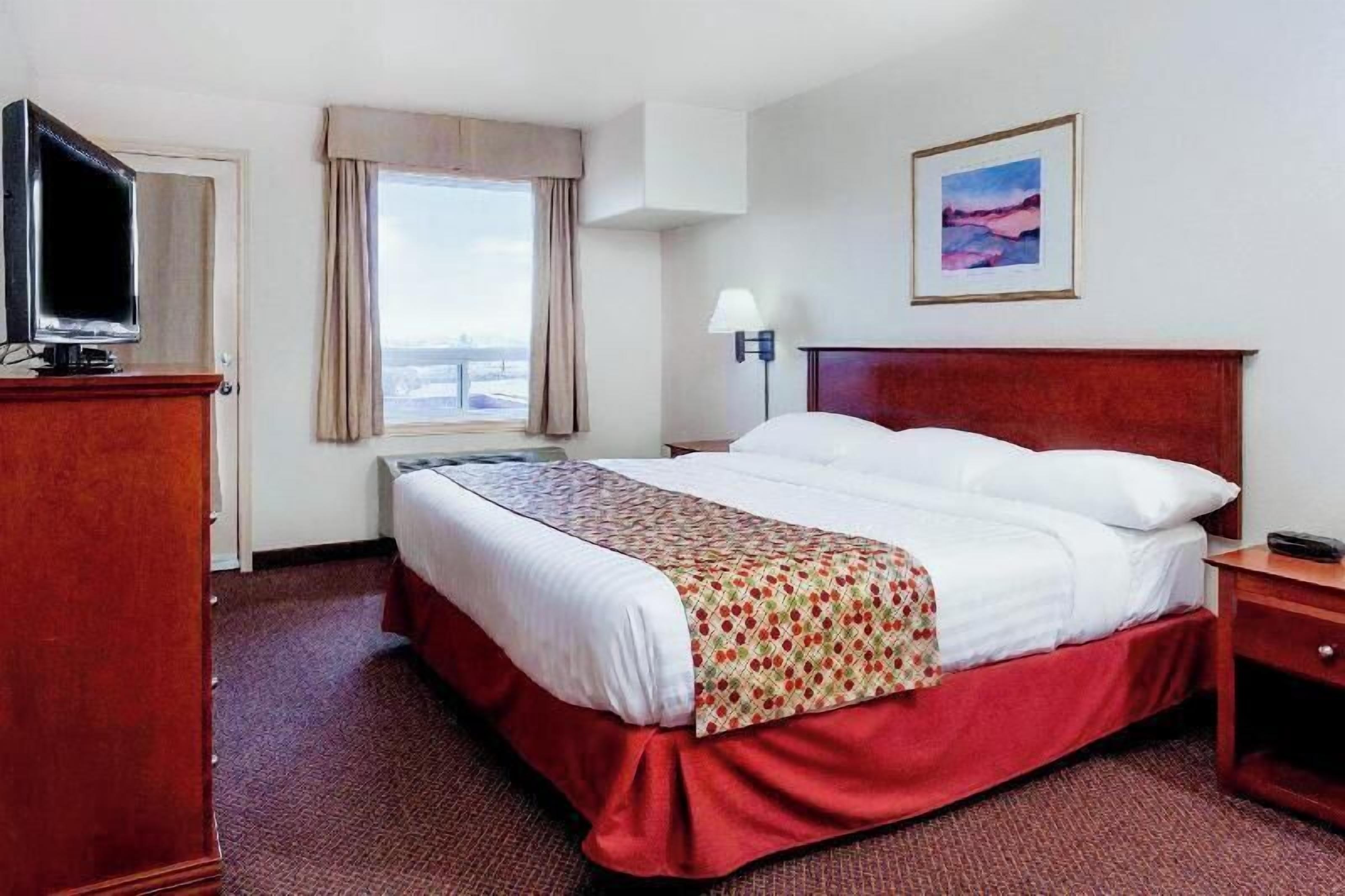 Desk, soundproofing, iron/ironing board, free cribs/infant beds