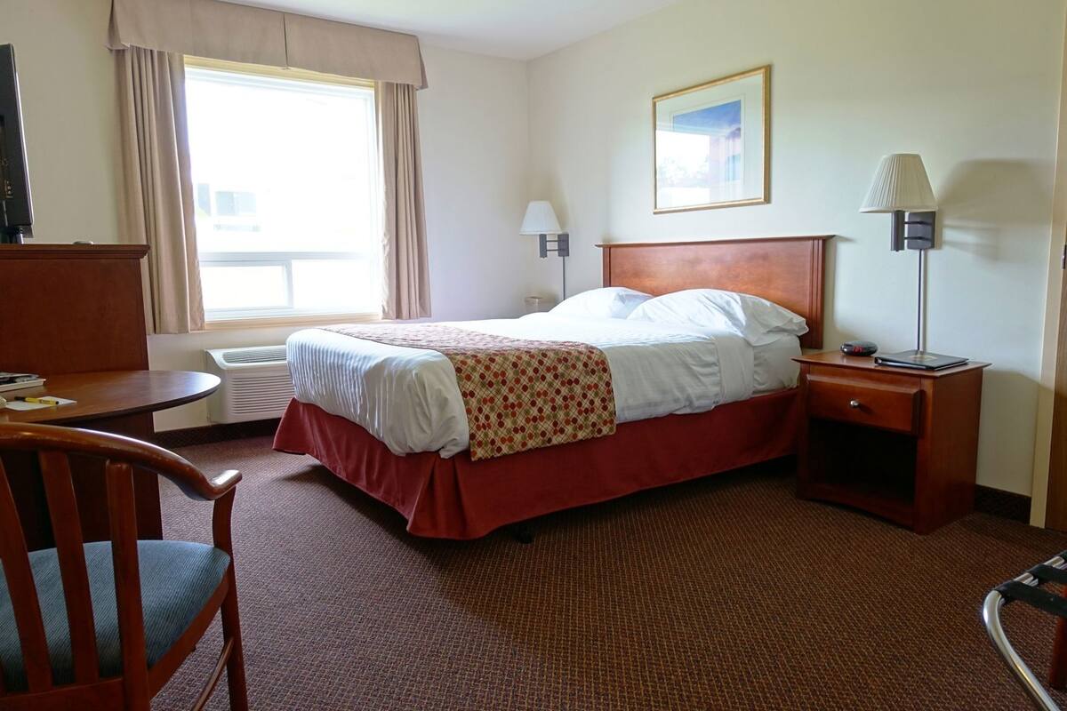 Desk, soundproofing, iron/ironing board, free cribs/infant beds