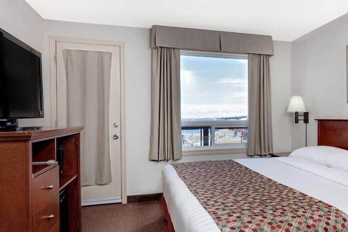 Desk, soundproofing, iron/ironing board, free cribs/infant beds