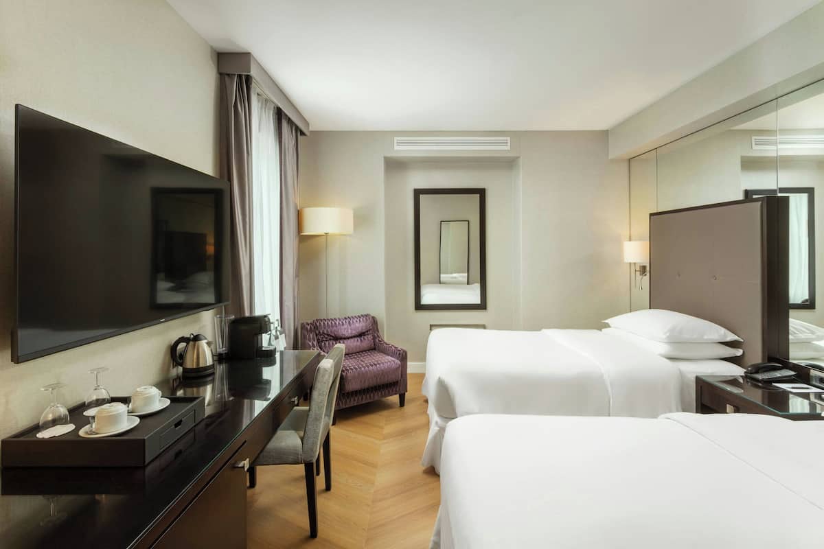 Executive Room, 2 Single Beds | Premium bedding, minibar, in-room safe, desk