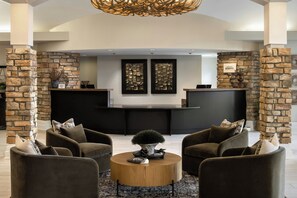Lobby lounge - Ironwood Lodge, Lake Elmo, Series by Marriott (Lake Elmo)