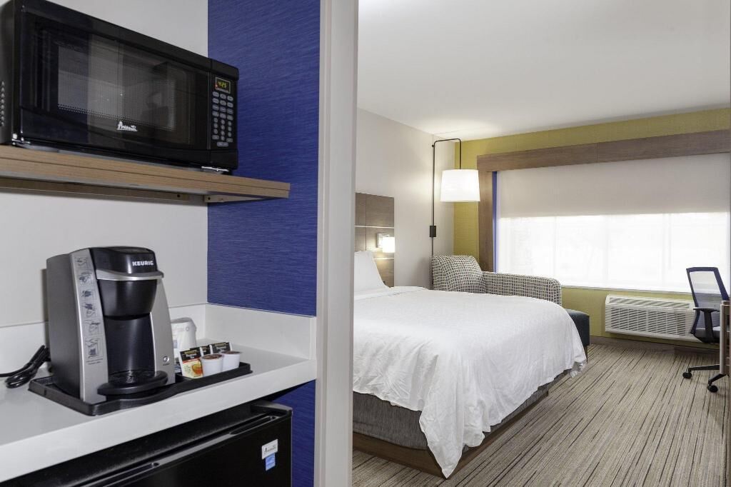 suite, 1 king bed (extra floor space) | 1 bedroom, desk, iron/ironing board, free cots/infant beds