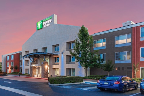 Holiday Inn Express & Suites Elk Grove West I-5 by IHG