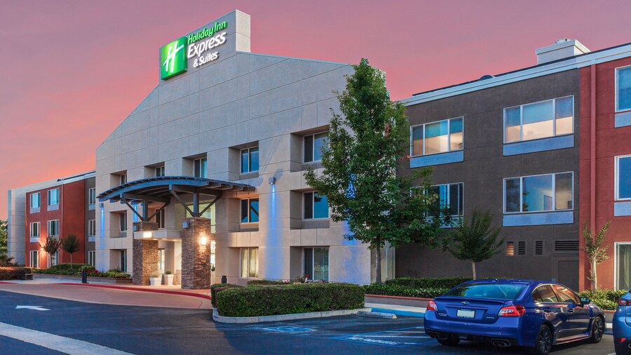 Holiday Inn Express & Suites Elk Grove West I-5 by IHG