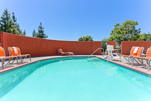 Outdoor pool, open 8 AM to 10 PM, pool loungers