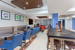 Free buffet breakfast - Holiday Inn Express & Suites Elk Grove West I-5 by IHG (Elk Grove)