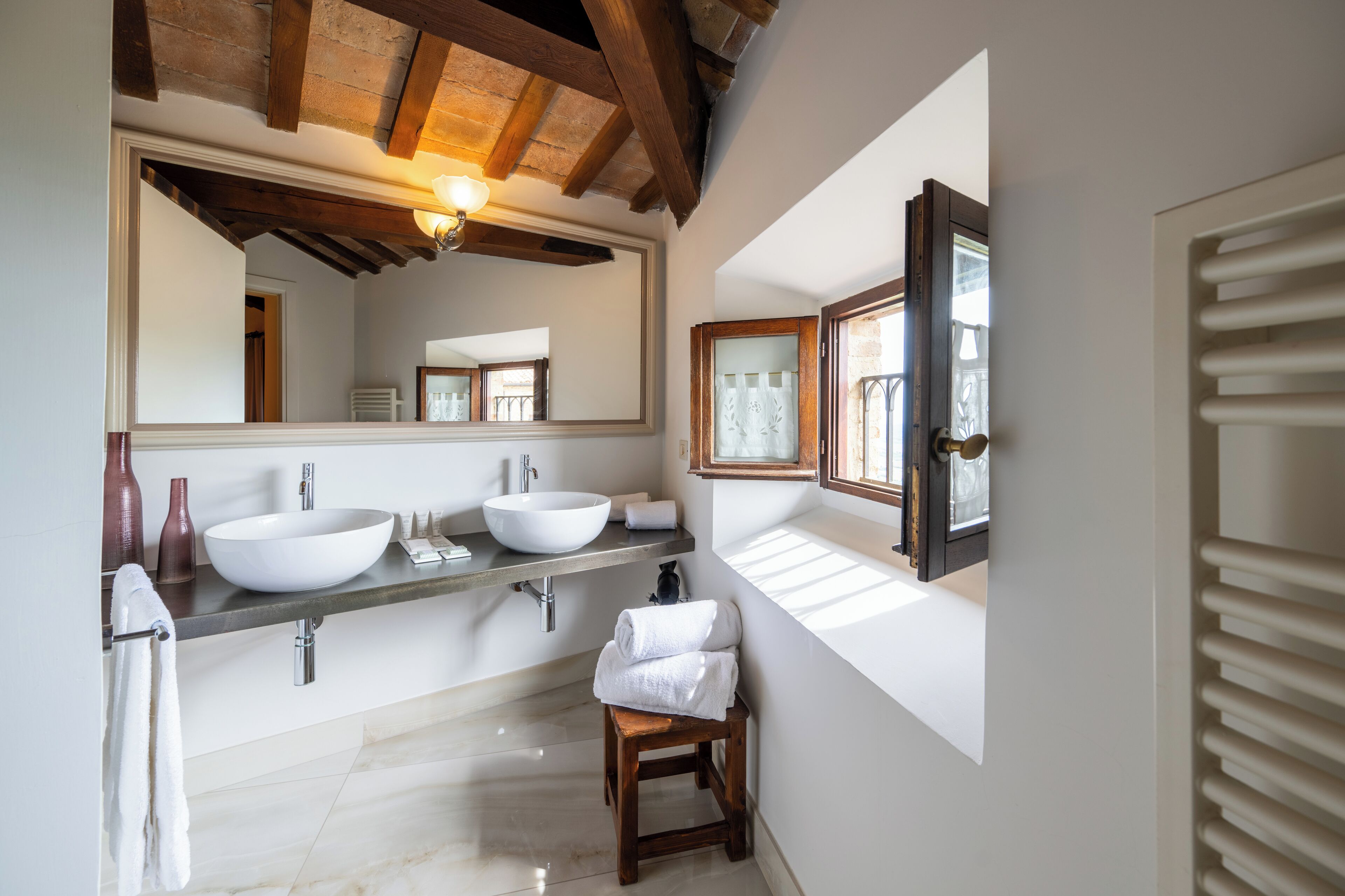 deluxe room (palazzo viviani) | bathroom | shower, rainfall showerhead, free toiletries, hair dryer